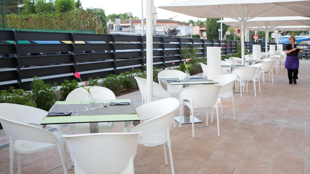 Restaurant & Pool Bar