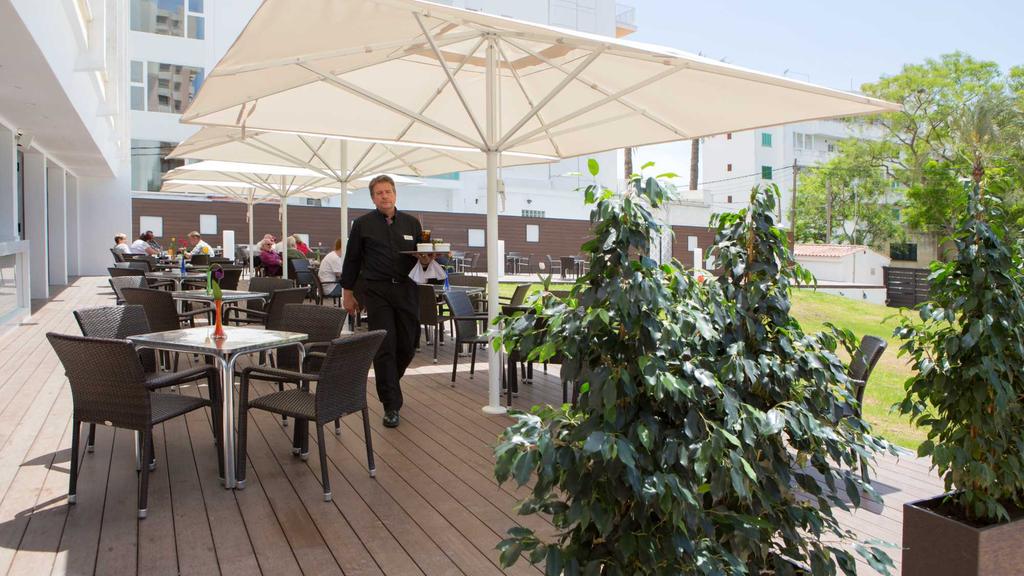 Restaurant & Pool Bar